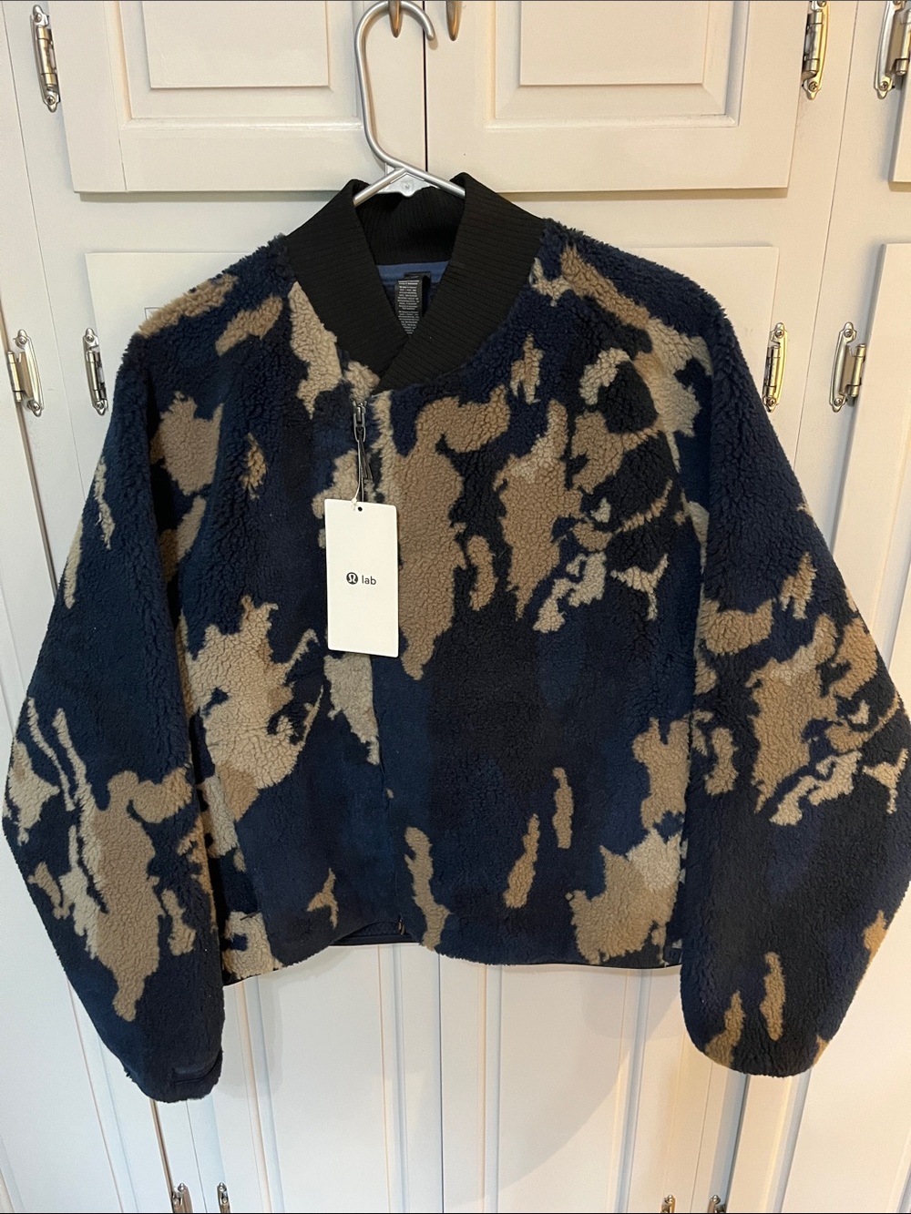 NWT Mens Lululemon Lab Navy & Tan Sherpa Fleece Bomber Jacket, medium, new